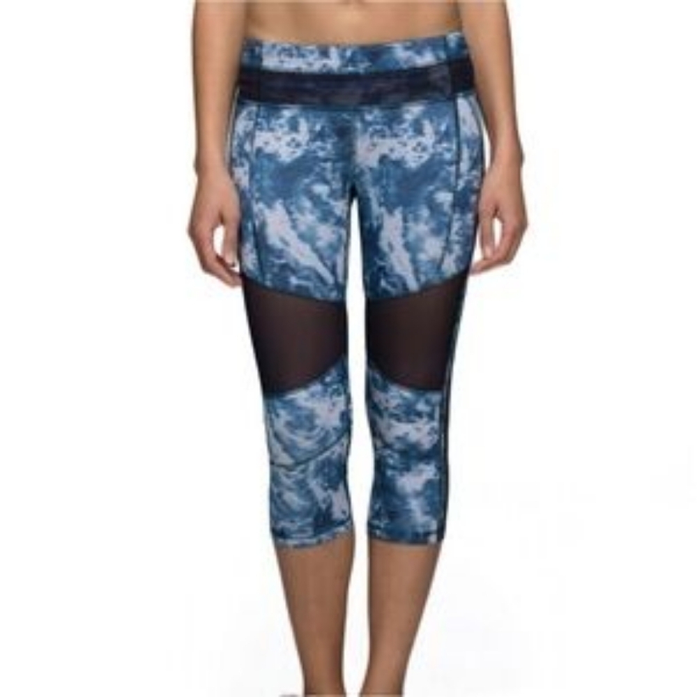 Lululemon Mesh With Me Blue White Water Color Print Tight Fit Mid Rise Size 6
